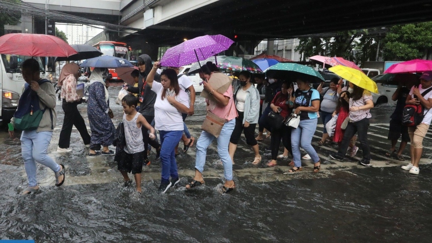 Philippines đóng cửa các cơ quan Chính phủ, trường học vì bão Carina
